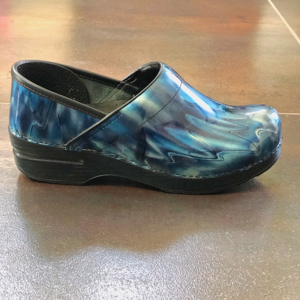Women’s Dansko shoes